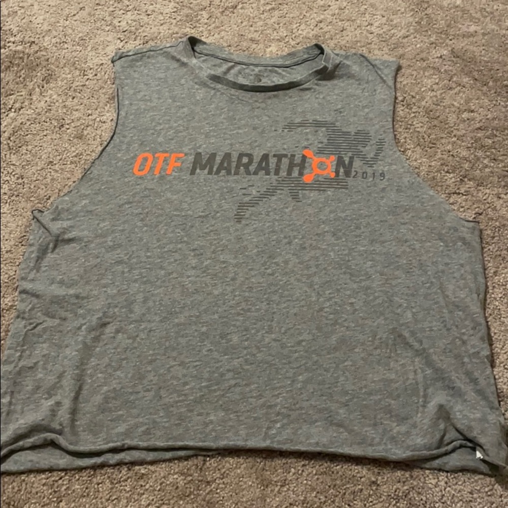Muscle tank cut out OTF Marathon 2019 size L
